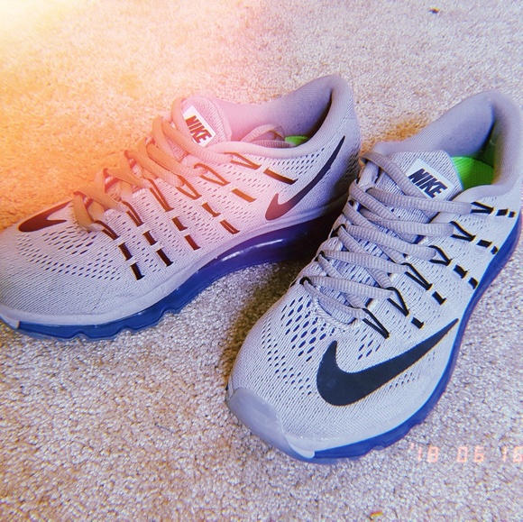 dark blue nike shoes